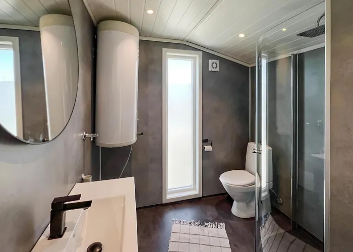 2 Bedroom Amazing In Semesterbostad