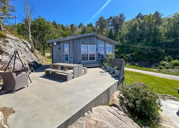 2 Bedroom Amazing In Semesterbostad